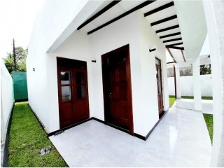 Modern house for sale at piliyandala